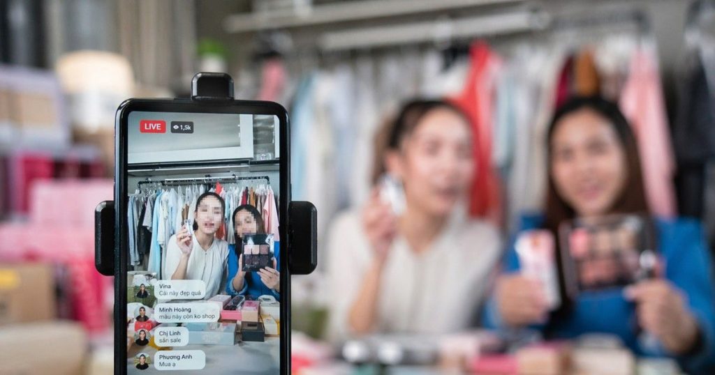 Mua sắm kết hợp giải trí